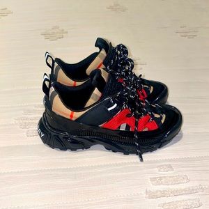 Kids black and red size 29 Burberry sneakers